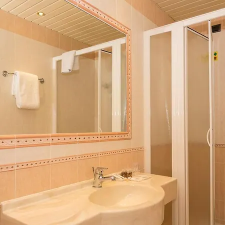 Hotiday Collection - 3* Stresa