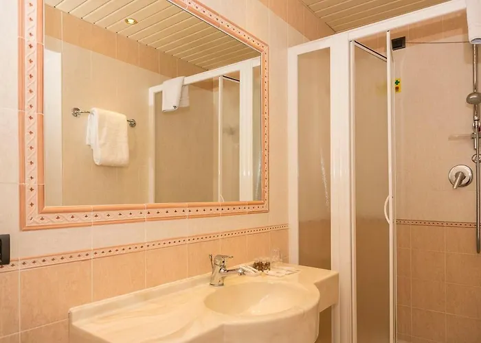 Hotiday Collection - 3* ストレーザ