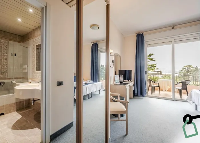 מלון Hotiday Collection - סטרסה