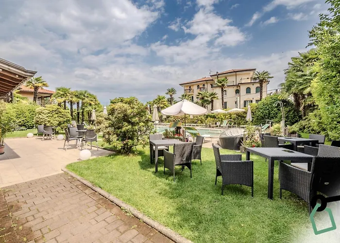 מלון Hotiday Collection - 3*