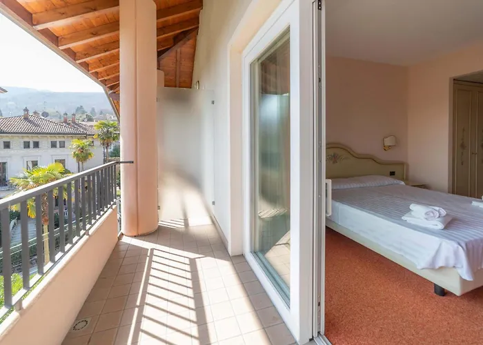 מלון Hotiday Collection -